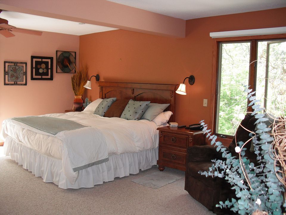 16x20 master bed + walk in c