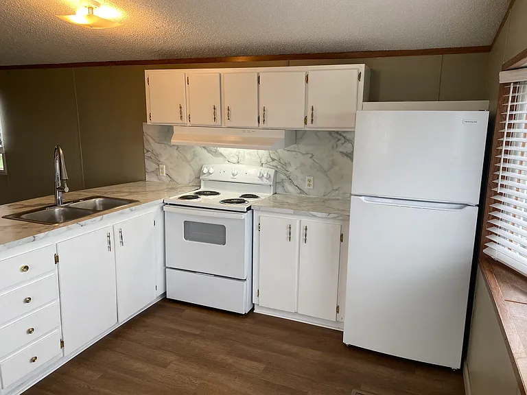 12885 Fairview Rd — Photo 5