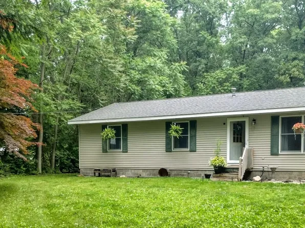 5664 Hall Rd, Muskegon, MI 49442