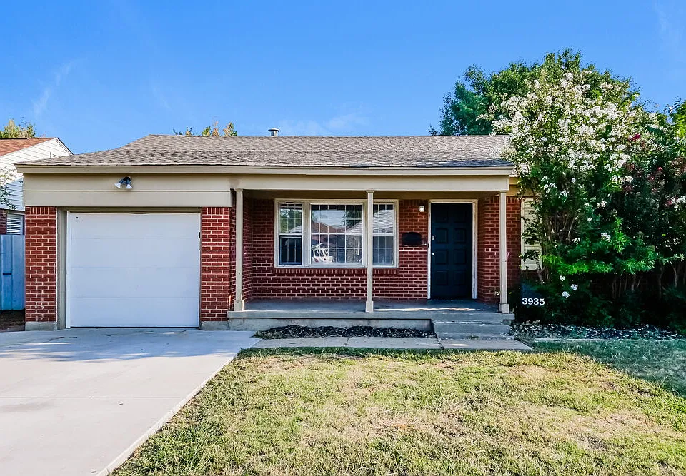 3935 NW 27th St