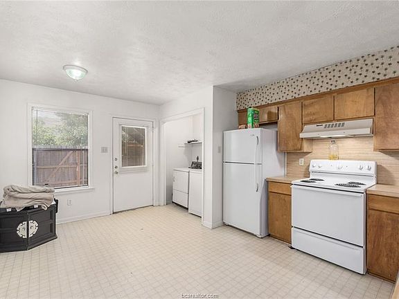 5th image of 1902 Woodsman Dr