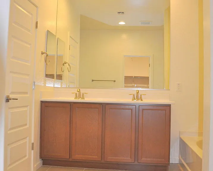 838 W Carlsbad Dr — Photo 15