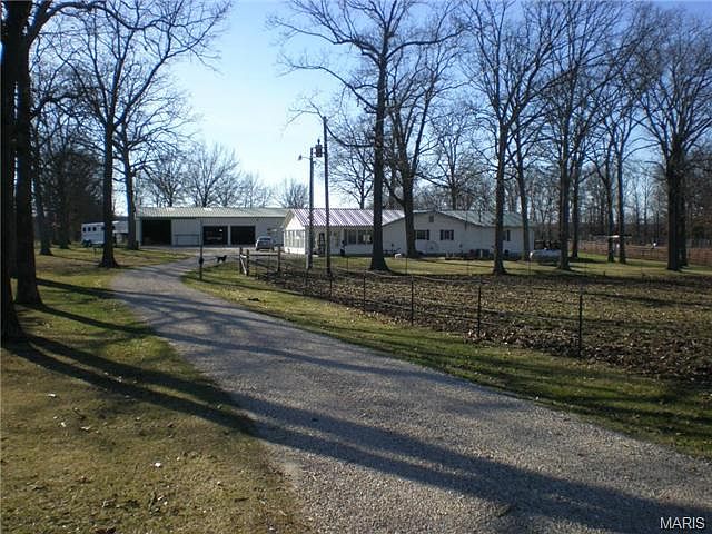 2nd image of 609 Daniels Rd