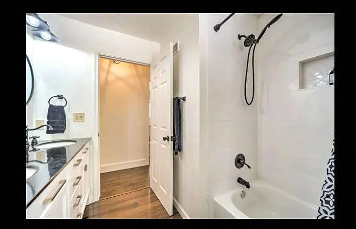 Cherry St — Photo 16