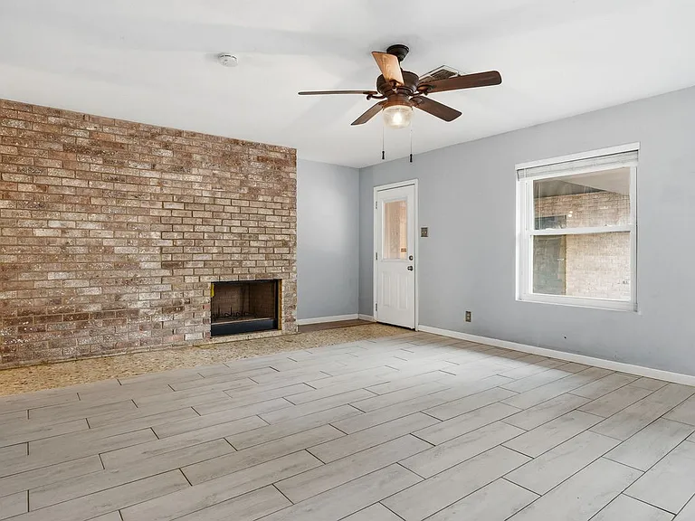4049 Rooney Dr — Photo 12