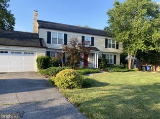 8408 Tuckerman Ln, Potomac, MD 20854