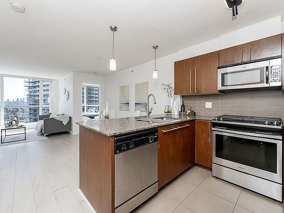5th image of 4888 Brentwood Dr #2308