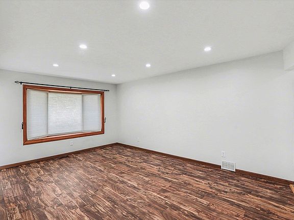 3rd image of 12260 De Grove Dr