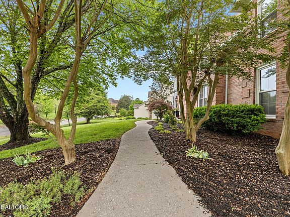 3rd image of 812 Andover Blvd