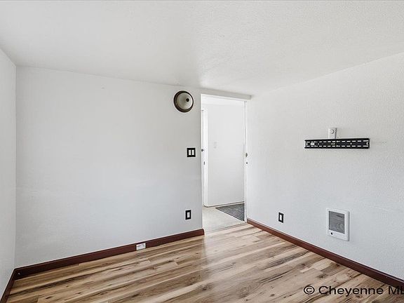 4th image of 807 E 3rd St