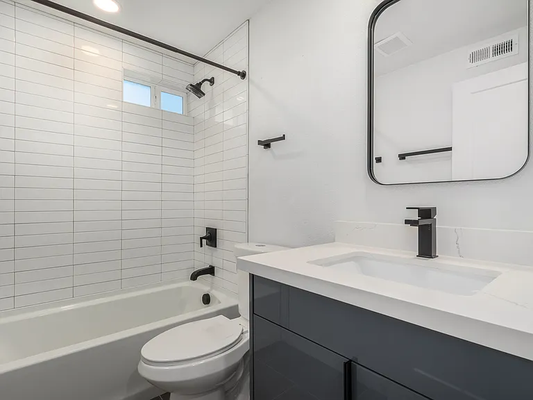 5115 N 12th St #5 — Photo 8