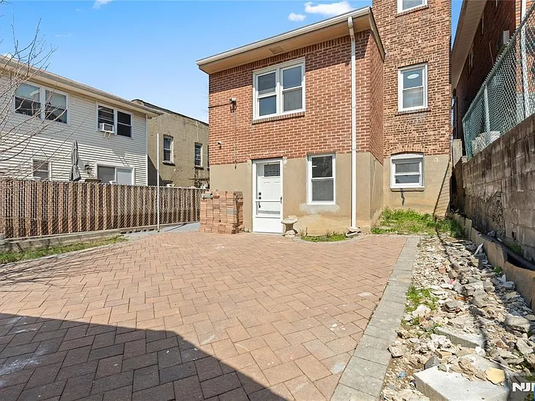244 Lincoln Ave — Photo 14