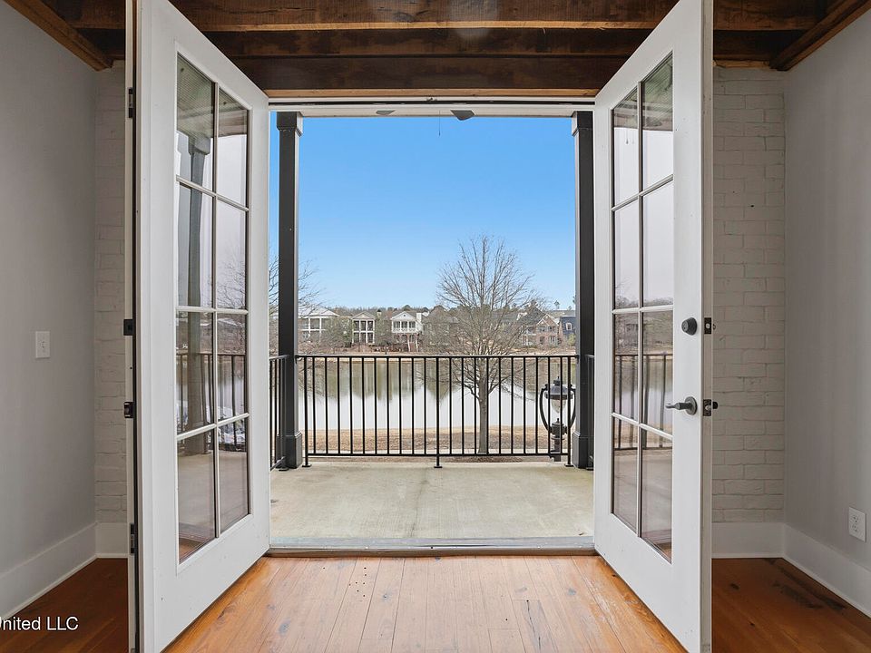 1st image of 301 Northlake Ave #213