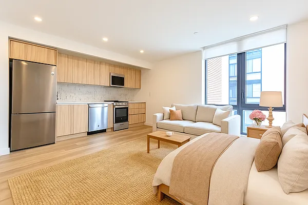 Rented by Manhattan Realty Group | media 58