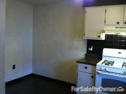 2nd image of 950 Robin Rd #950