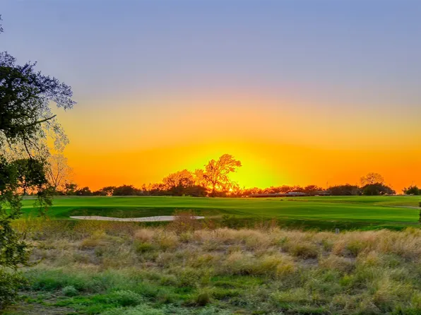 2716 Wagonwheel Dr, Carrollton, TX 75006