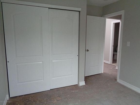 5th image of 121 Pond Way #121