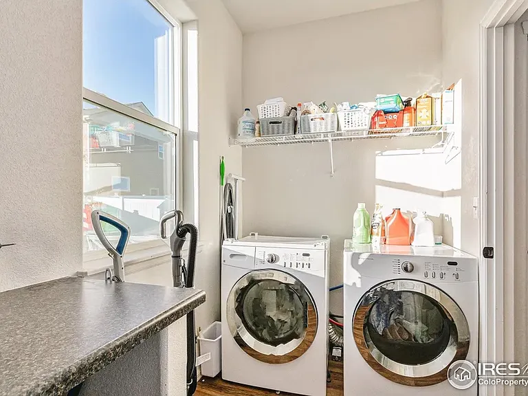 985 Axis Dr — Photo 8