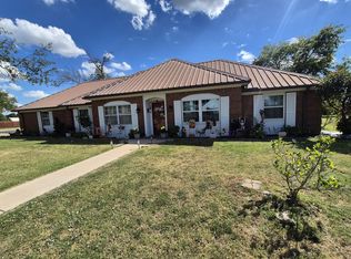 918 La Villeta St, Mexia, TX 76667