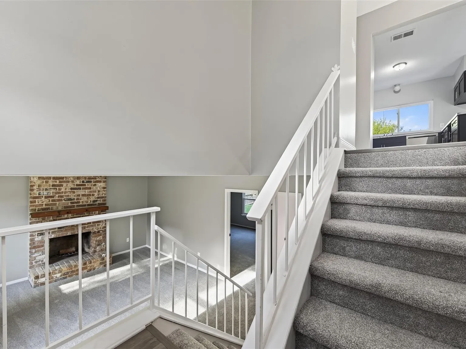 4 bed, 2.0 bath, 1764 sqft, $2,300 — Photo 4