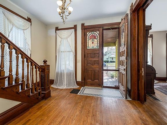 4th image of 800 S 2nd St