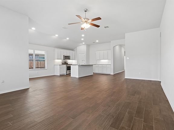 4th image of 2924 Montrose Trl