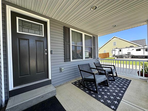 4th image of 1557 Fox Run Ct