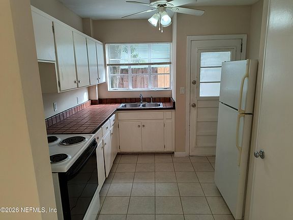 3rd image of 3018 Oak St APT 2