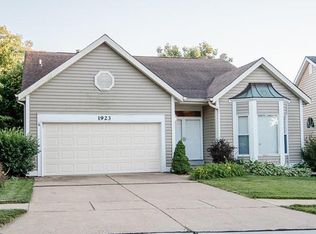 1923 Strawberry Ridge Dr, Ballwin, MO 63021