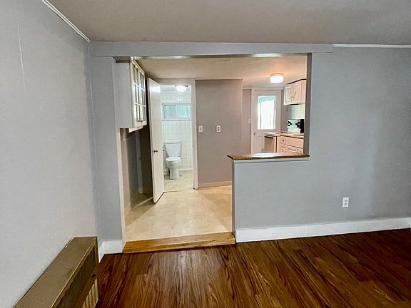 3rd image of 65 Curve St APT 1