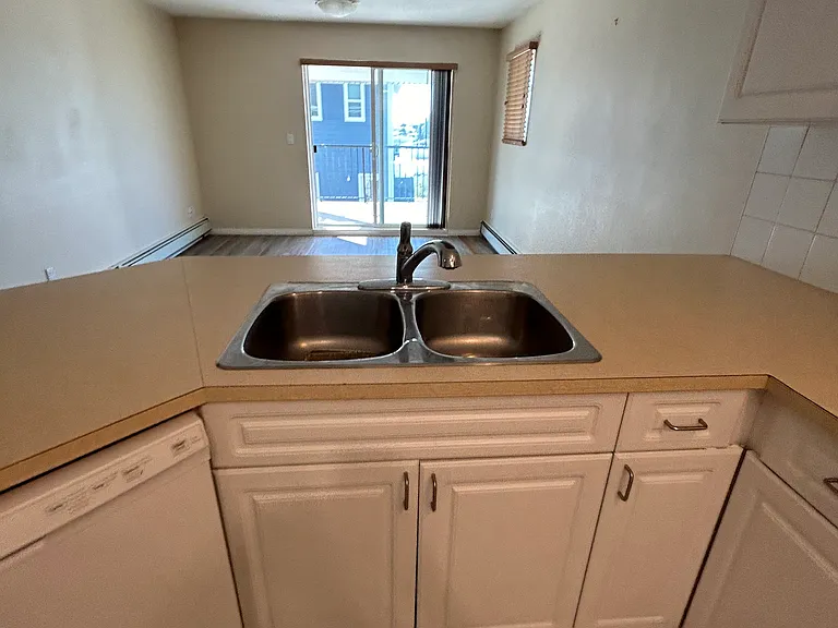 1021 Ross St — Photo 18
