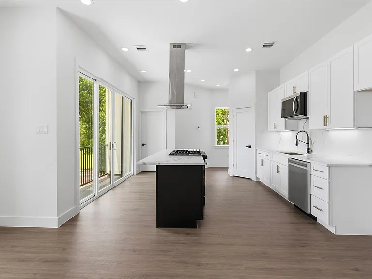 5512 Hardy St — Photo 9
