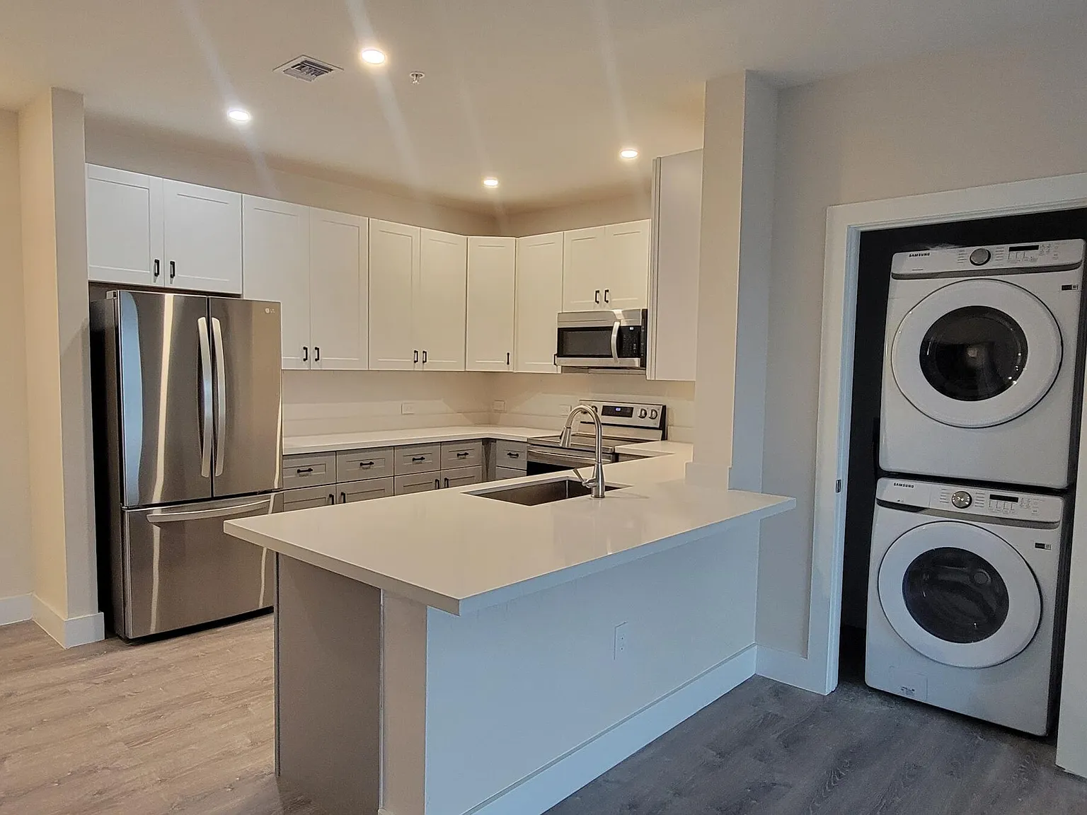 2 bed, 2.0 bath, 1000 sqft, $2,200 — Photo 3