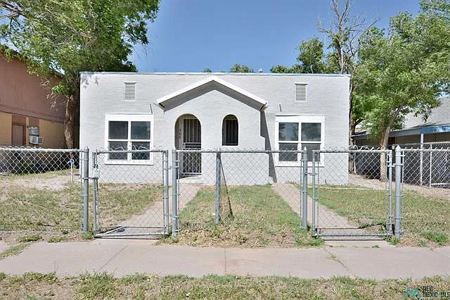 307 S Ave D - 2 — Photo 1
