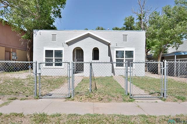 1st image of 307 S Avenue D