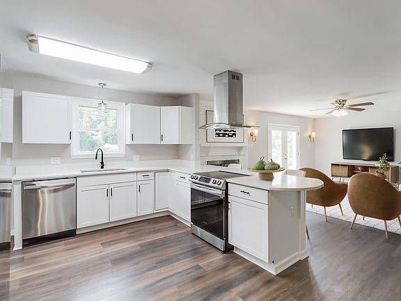 5th image of 611 N Eden Dr