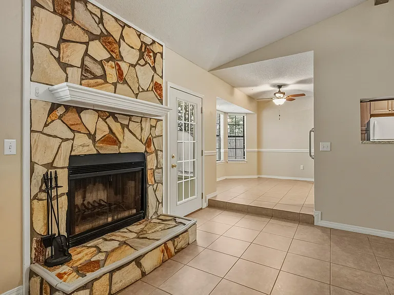 206 Esmond Ct — Photo 17