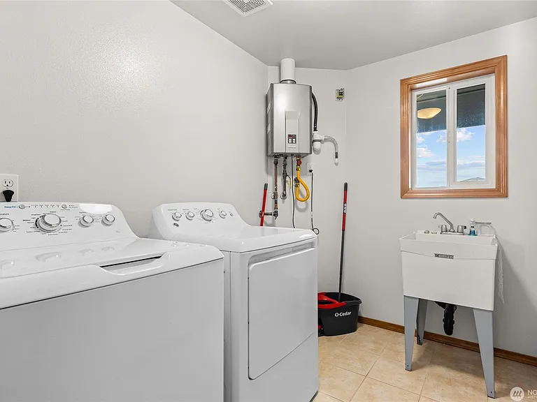 967 Adak Ct SE — Photo 11