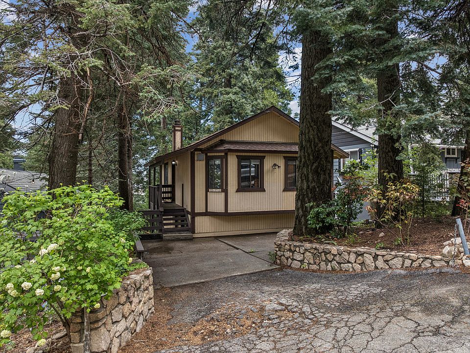 1st image of 725 Ivy Ln