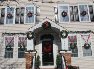 43396 Edgewater St, Chantilly, VA 20152