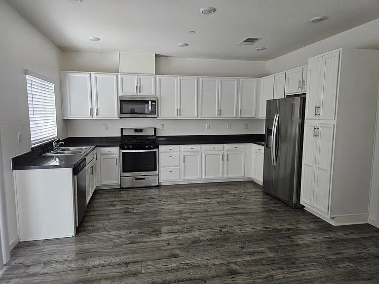 4385 Silver Cedar Ln — Photo 6