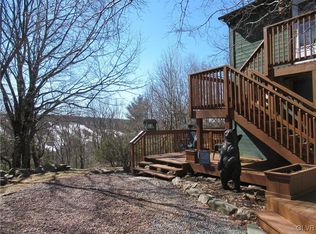 12 Hidden Ridge Rd, Lake Harmony, PA 18624