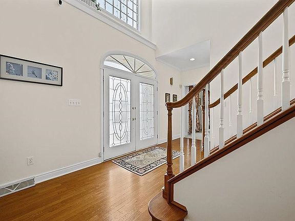 4th image of 1529 Brimfield Dr