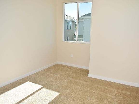 4th image of 5003 Jewel St