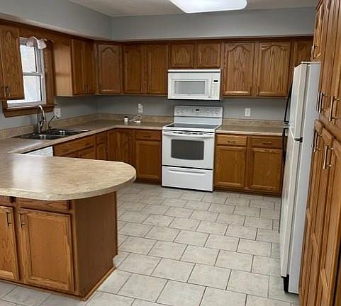 5th image of 3301 N 36th Ter