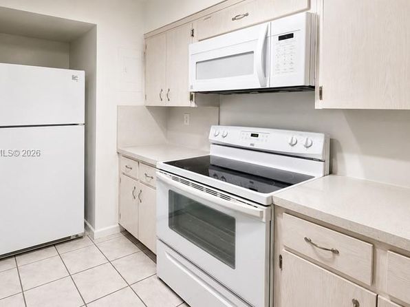 9150 NW 38th Dr APT 301