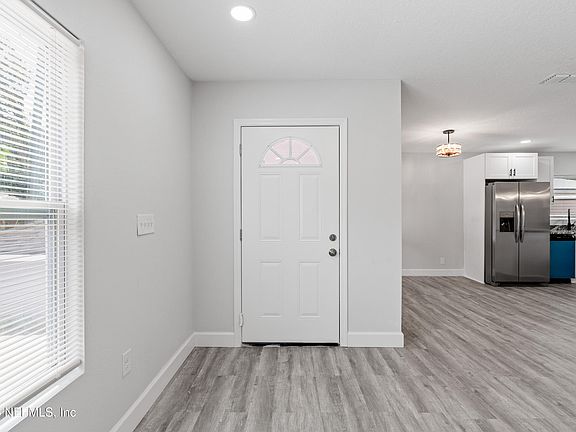 5th image of 2221 JAYSON Avenue