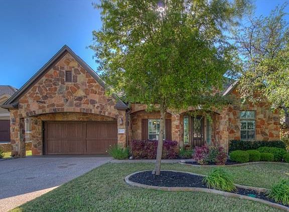 Great street appeal! 4 bedrooms plus Study. 3 Car tandem garage.