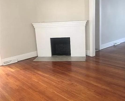 Living room (not able to use fireplace)