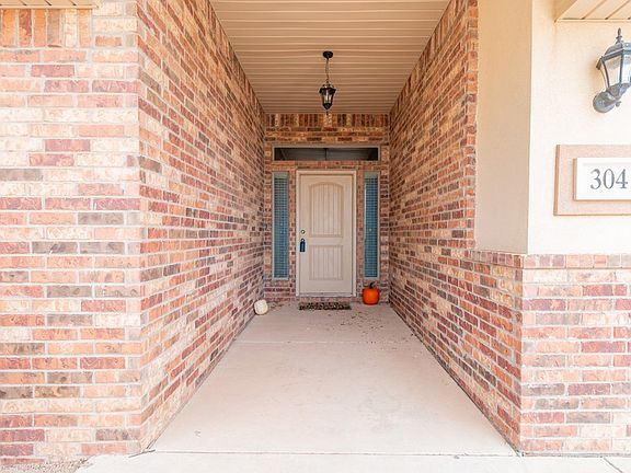 4th image of 304 Koufax Ct
